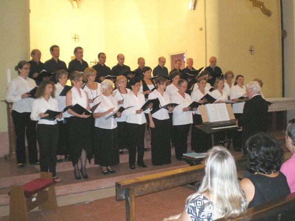 Imagen del Orfeón Vasco durante su actuación en la iglesia de San Ignacio